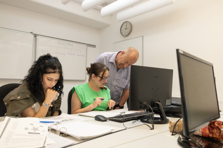 Lehrkraft für ausbildungsbegleitende Unterrichte gesucht 